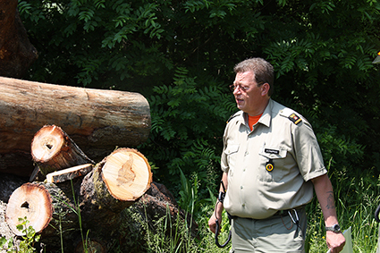 Le Commandant supervise les différents exercices lors du cours de répétition